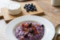 Risotto ai mirtilli, Pico de Chèvre e speck croccante.