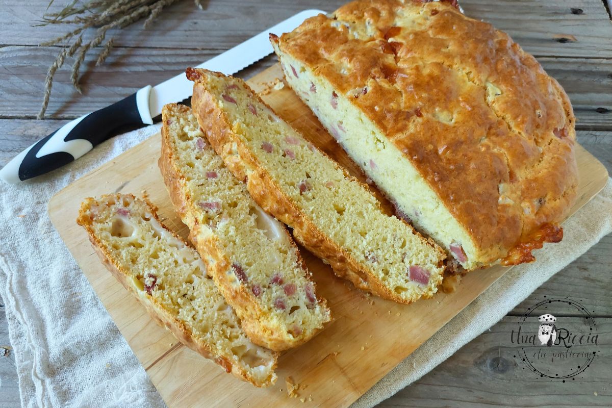 Torta rustica con prosciutto cotto e scamorza - Una Riccia che