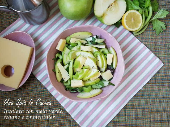 Insalata con mela verde, sedano e emmentaler