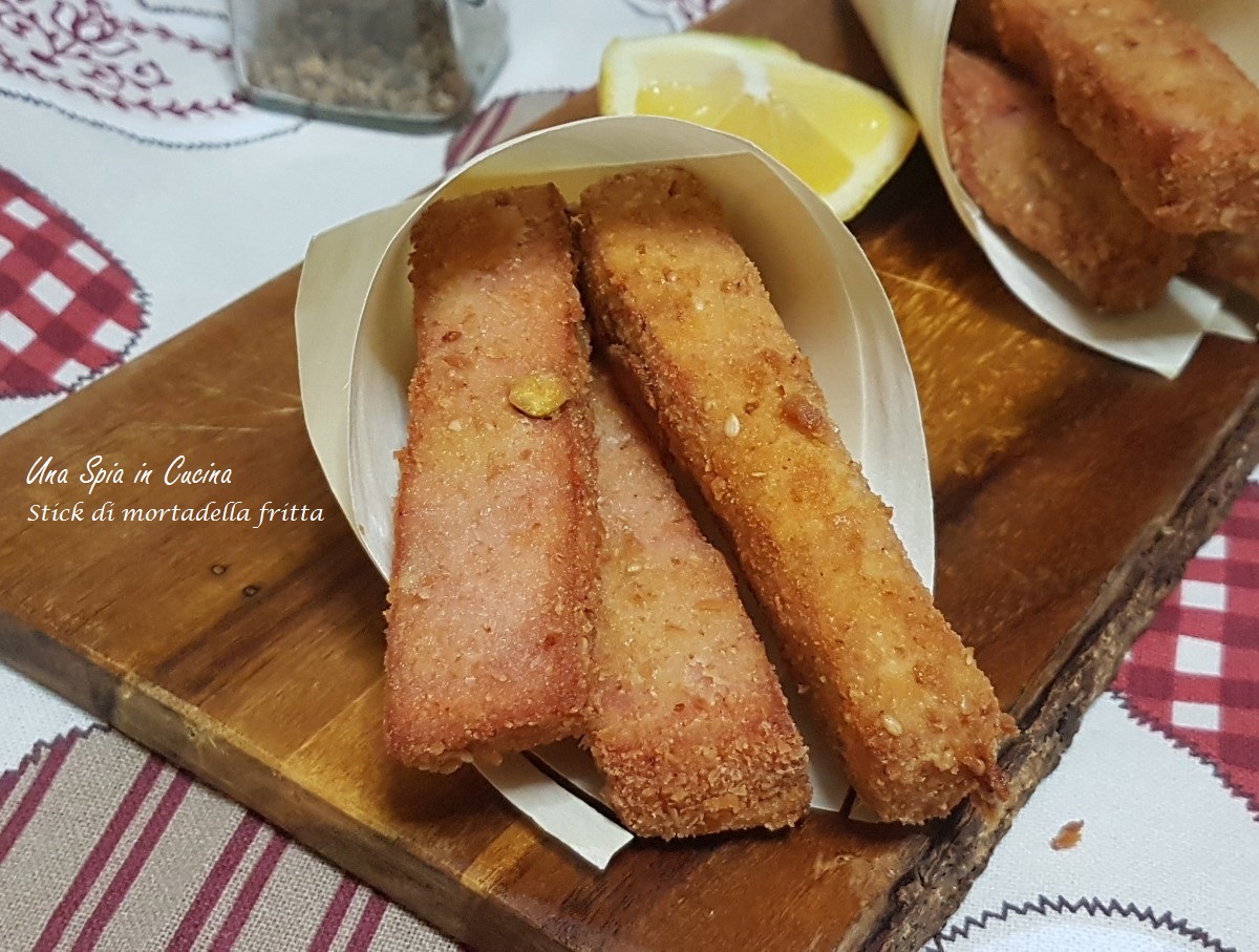 Stick di mortadella fritta, preparazione sfiziosa Una spia in Cucina