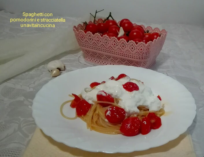 Spaghetti con pomodorini e stracciatella
