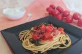 Spaghetti con barba di frate e pomodorini