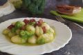 Gnocchi con pesto di broccoli e pancetta