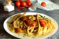 Spaghetti con funghi e carciofi
