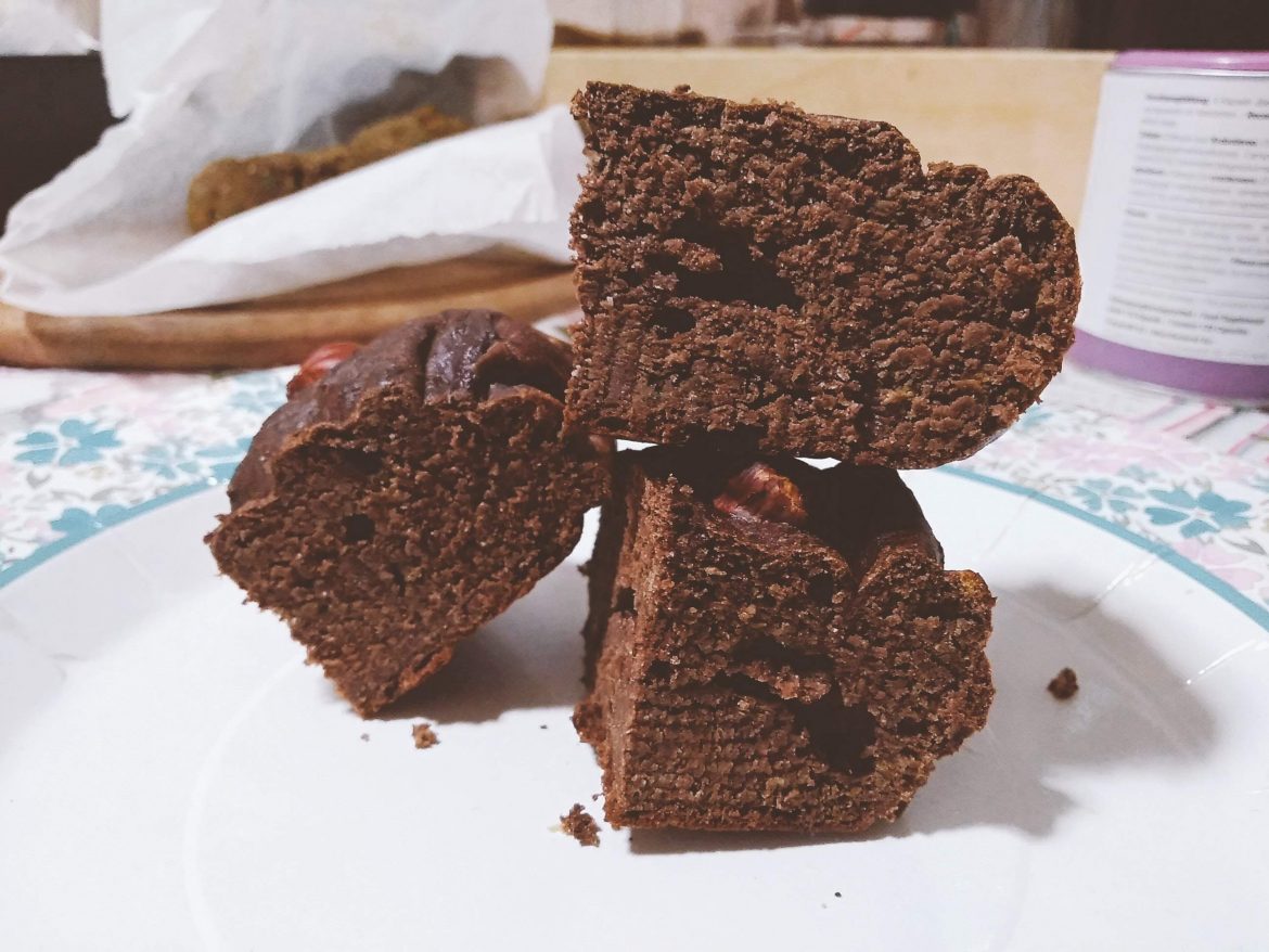 Brownie proteico fit e fudge: la nostra ricetta del brownie proteico fudge, senza farina, senza glutine, senza burro e senza zucchero. Da non crederci :-))