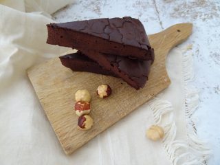 Torta al cioccolato con soli 3 ingredienti. Dolci life120, ricetta Paleo, Cheto, Senza glutine, senza zucchero, senza burro.