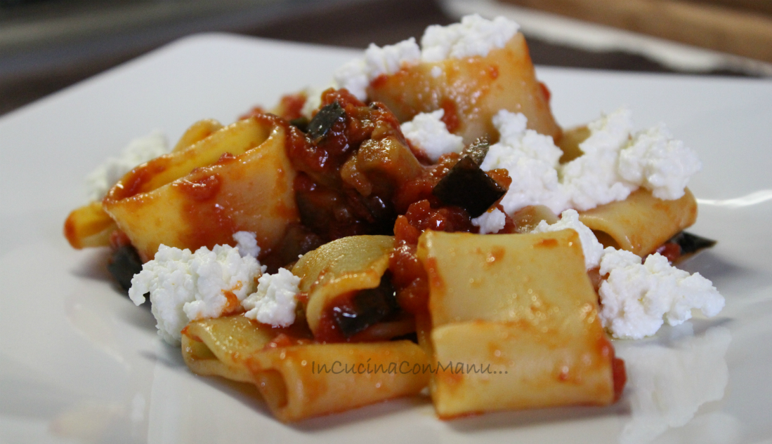 PASTA ALLA NORMA CON RICOTTA FRESCA Un cucchiaino per due