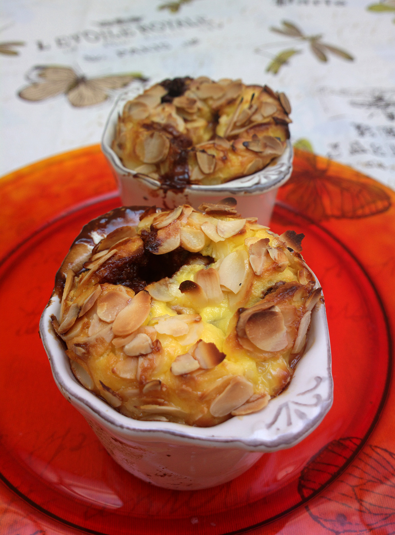 Sweet baked ricottas with chocolate and almonds