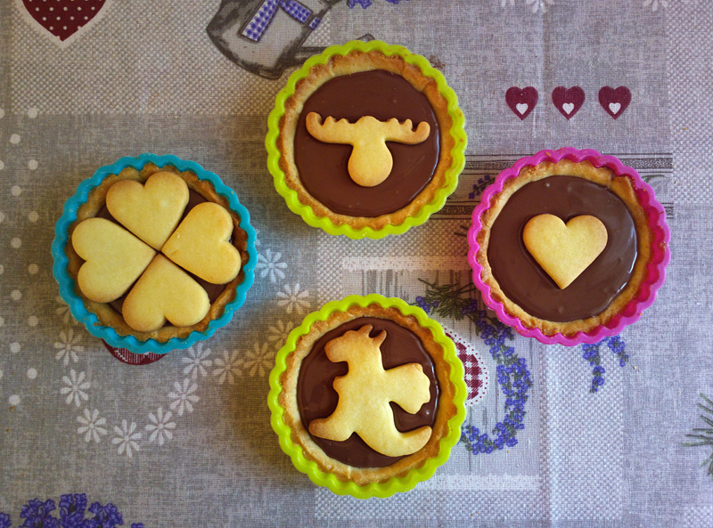 Decorated Nutella mini tarts