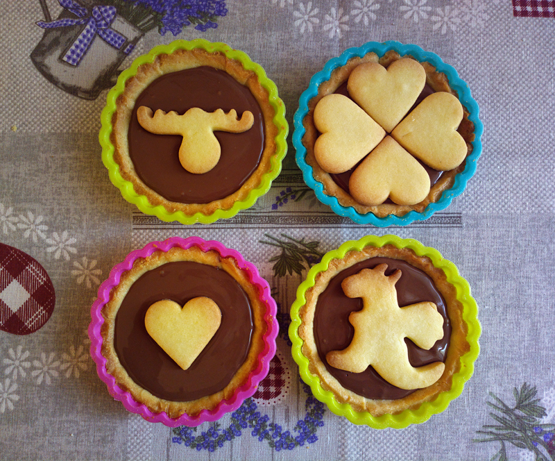 Decorated Nutella mini tarts