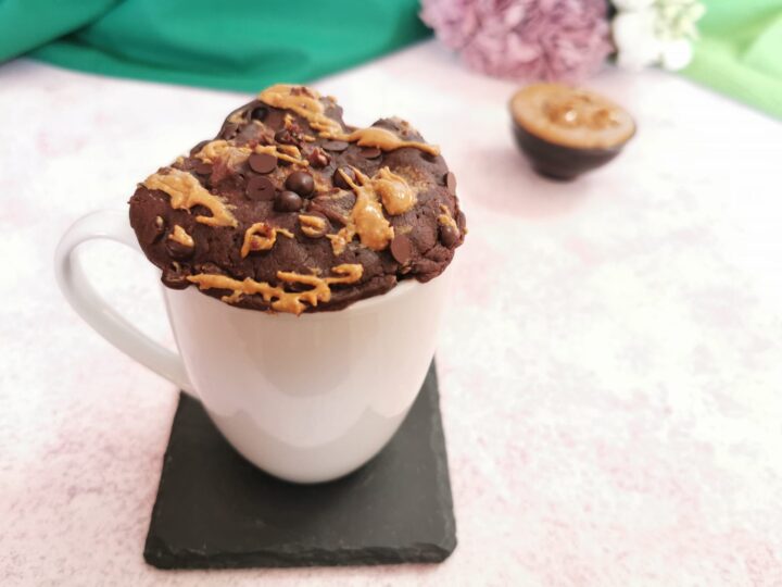 Mug cake al cacao e burro di arachidi senza glutine vegana