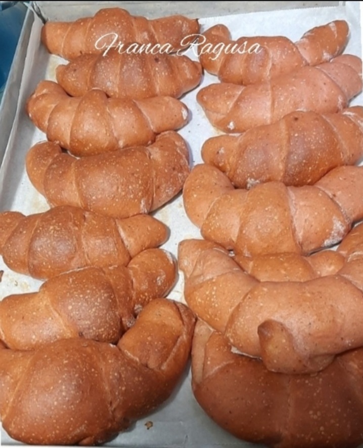 Cornetti integrali ai frutti di bosco, barbabietola e uva