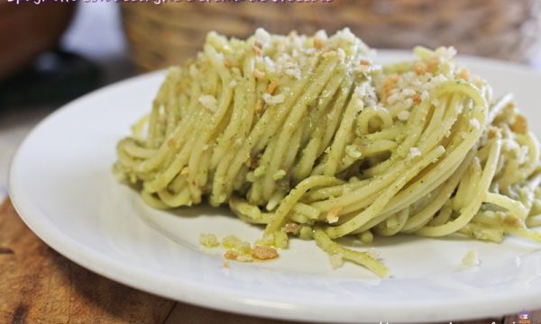 Spaghetti con acciughe e crema di broccoli