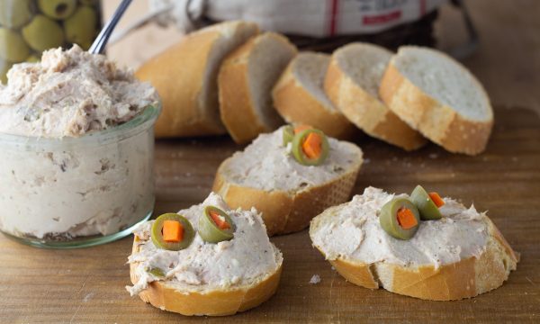 Crema di tonno e formaggio per tartine