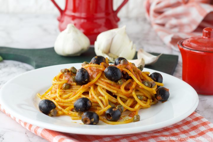 spaghetti olive capperi pomodoro