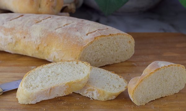 Pane fatto in casa tipo baguette