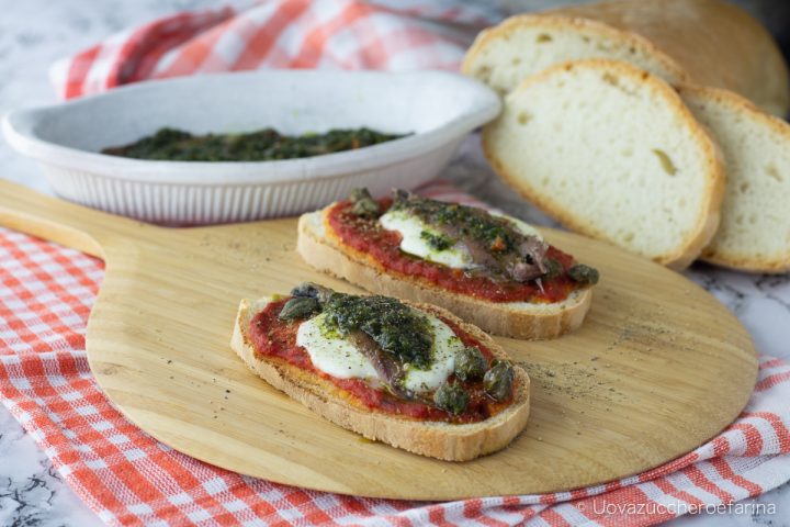 crostoni acciughe salsa verde ricetta