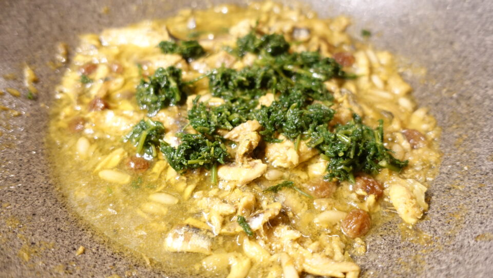 spaghetti acciughe e finocchietto selvatico