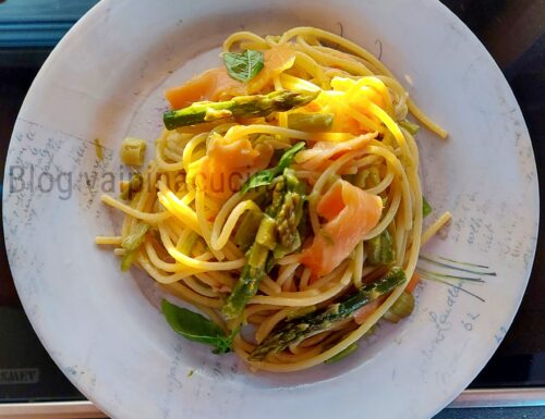 Spaghetti asparagi e salmone