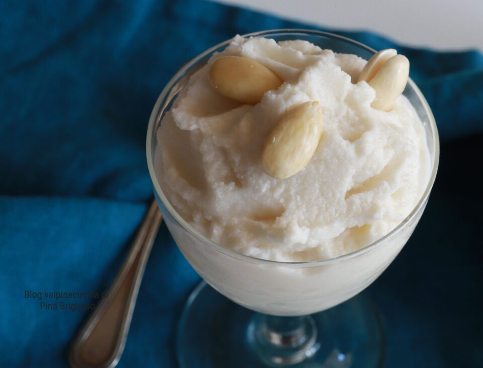 granita di mandorle siciliana