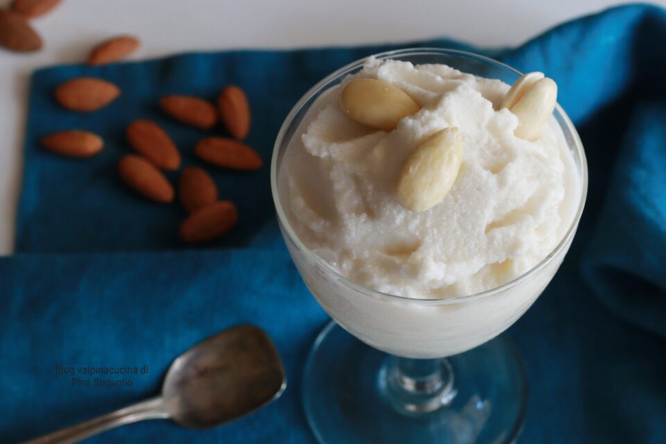 granita di mandorle siciliana