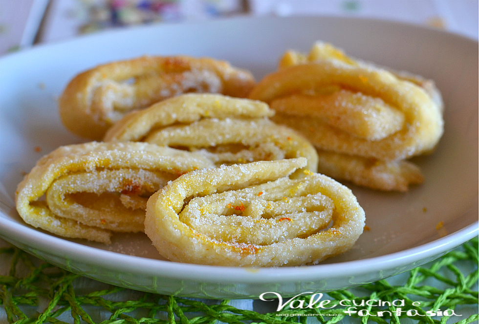 Girandole di carnevale con arancia e limone