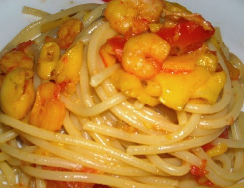 Spaghetti con pesce,pomodorini  e zafferano