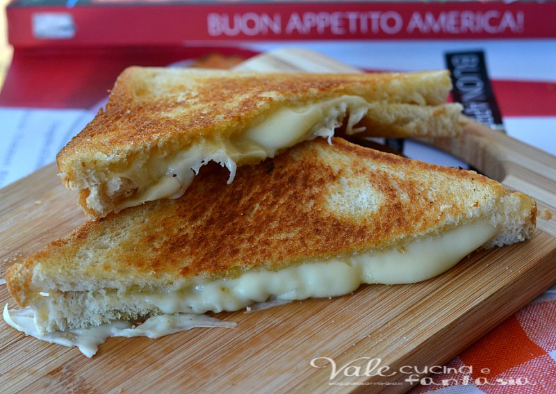 Toast americano al formaggio in padella (cheese sandwich)