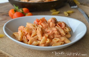 Pasta cremosa con salmone e pomodorini