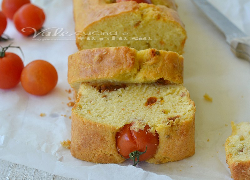 Plumcake salato con pomodorini e pomodori secchi