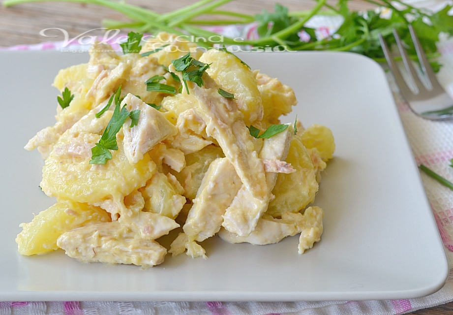 Insalata di pollo e patate con salsa tonnata