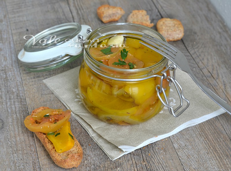 Peperoni e pomodori sott’olio ricetta facile Peperoni e pomodori sott'olio ricetta facile