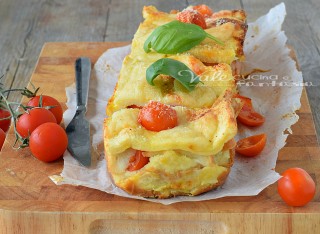 Plumcake di pane con pomodori e mozzarella
