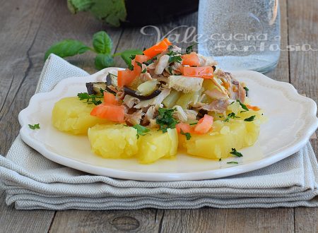 Insalata di pollo con patate e melanzane