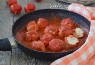POLPETTE DI RICOTTA AL SUGO senza uova ricetta veloce