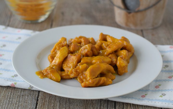 POLLO ALLO YOGURT con curcuma e mandorle