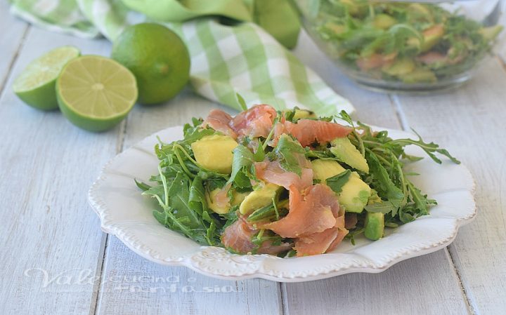 INSALATA DI AVOCADO E SALMONE