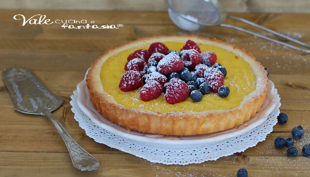 CROSTATA CON CREMA E FRUTTI DI BOSCO