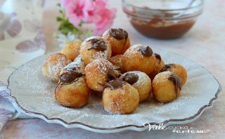 CASTAGNOLE RICOTTA E NUTELLA