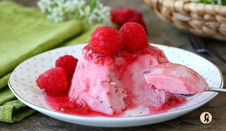 BAVARESE AI LAMPONI dolce al cucchiaio facile