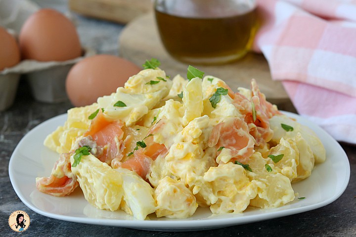 insalata di patate uova e salmone piatto unico