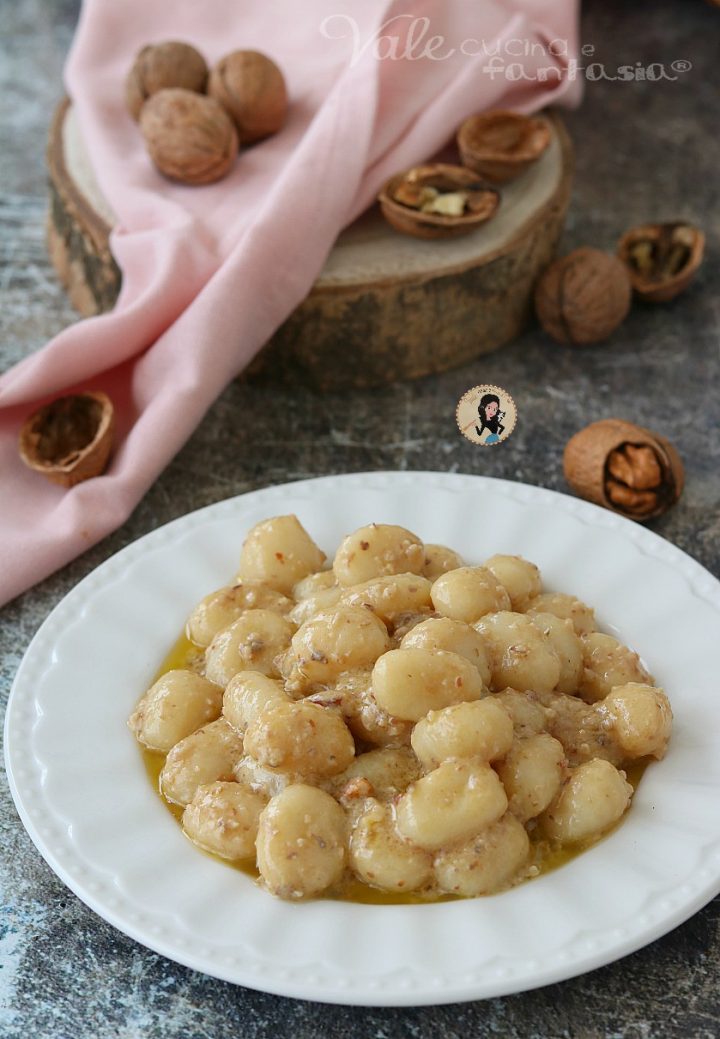 GNOCCHI CON PESTO ALLE NOCI primo piatto facile e veloce