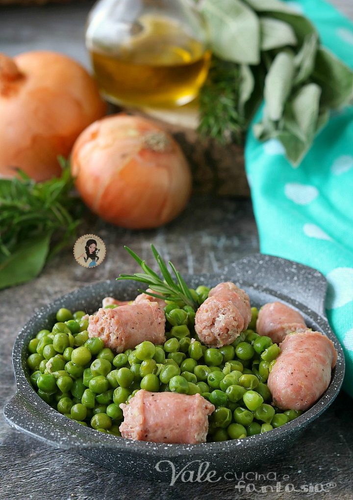 SALSICCE CON PISELLI secondo piatto veloce e gustoso
