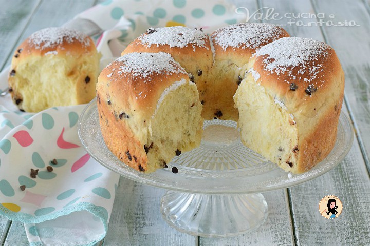 CIAMBELLA SOFFICE YOGURT E CIOCCOLATO O CIAMBELLA DI PANGOCCIOLI RICETTA LIEVITATO