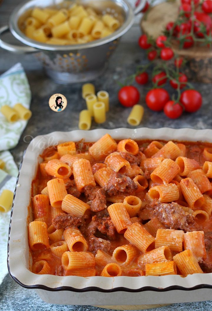 PASTA AL FORNO VELOCE CON SUGO DI SALSICCE E BESCIAMELLA