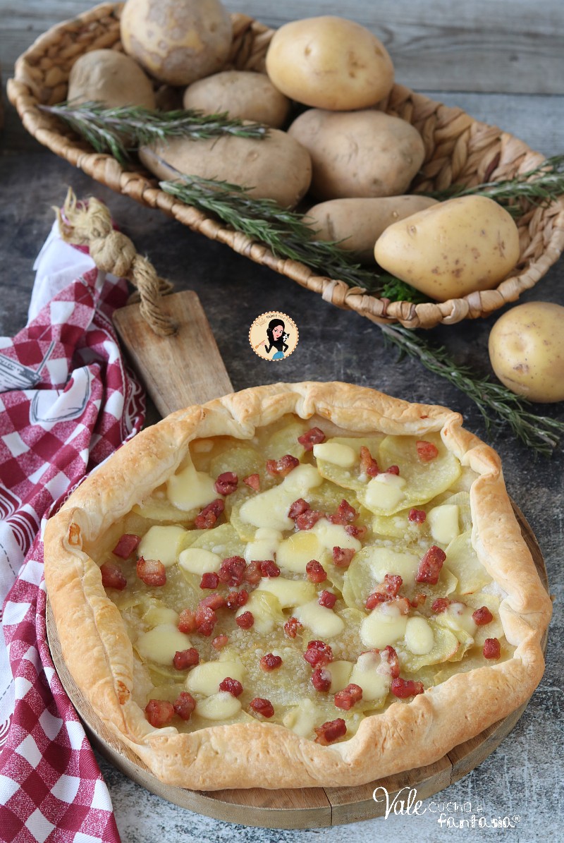 PIZZA RUSTICA CON PATATE E PANCETTA RICETTA FACILE CON SOLI 4 INGREDIENTI