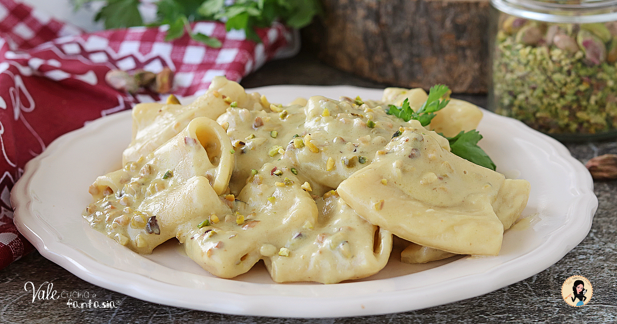 PASTA CON CREMA DI PISTACCHI RICETTA PRIMO PIATTO FACILE