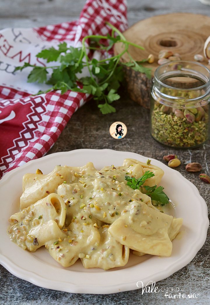 PASTA CON CREMA DI PISTACCHI RICETTA PRIMO PIATTO FACILE