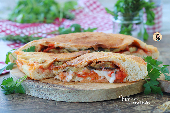 PIZZA RIPIENA CON MELANZANE E MOZZARELLA ricetta lievitato