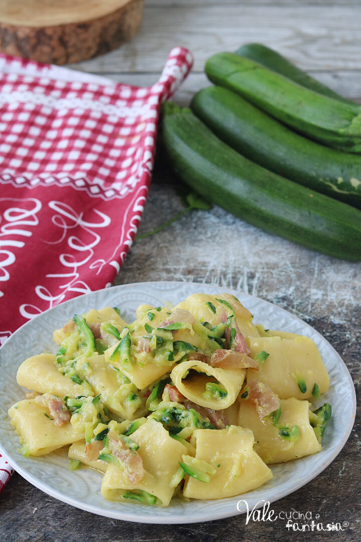 PACCHERI CON ZUCCHINE E GUANCIALE ricetta primo piatto veloce